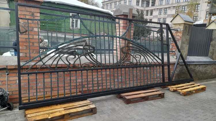Открывающиеся ворота Дедовск